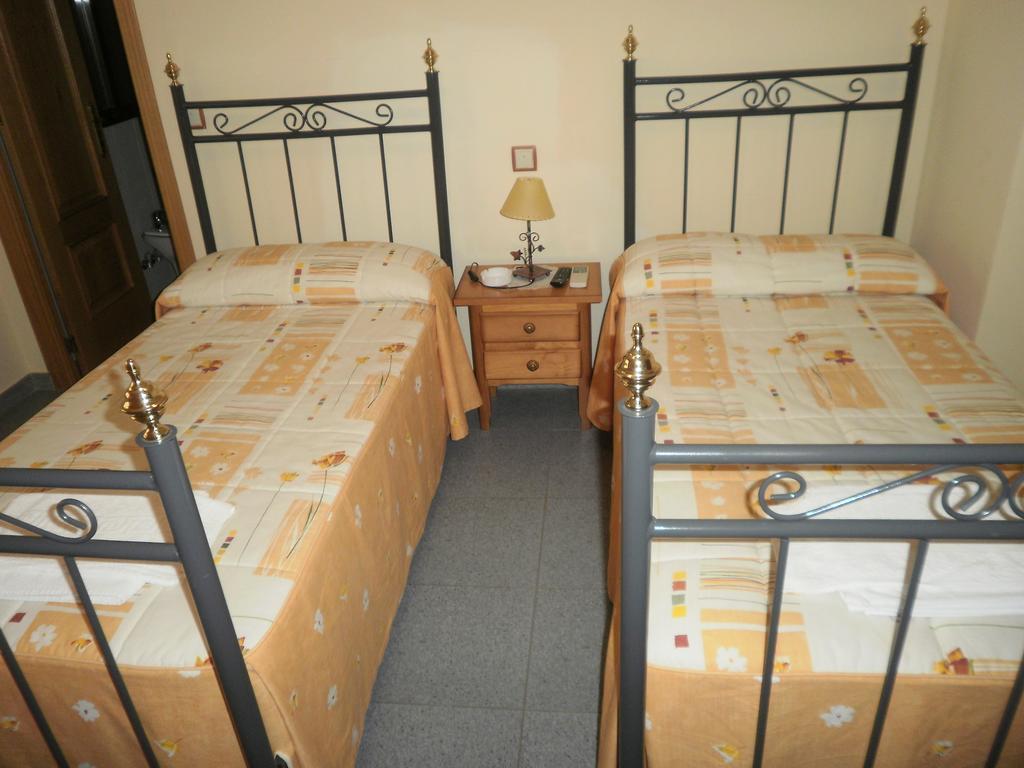 Hostal Miraflor De Las Cadenas Cuacos De Yuste Exteriér fotografie